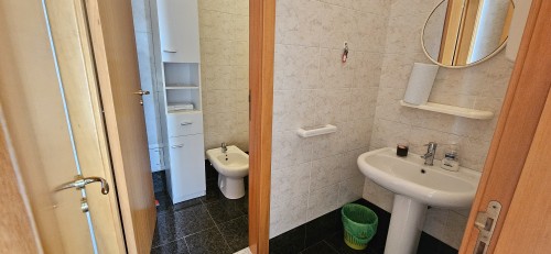 Putignano 2000 Locale Angolare Ideale Per Ufficio, Ottimo Stato.